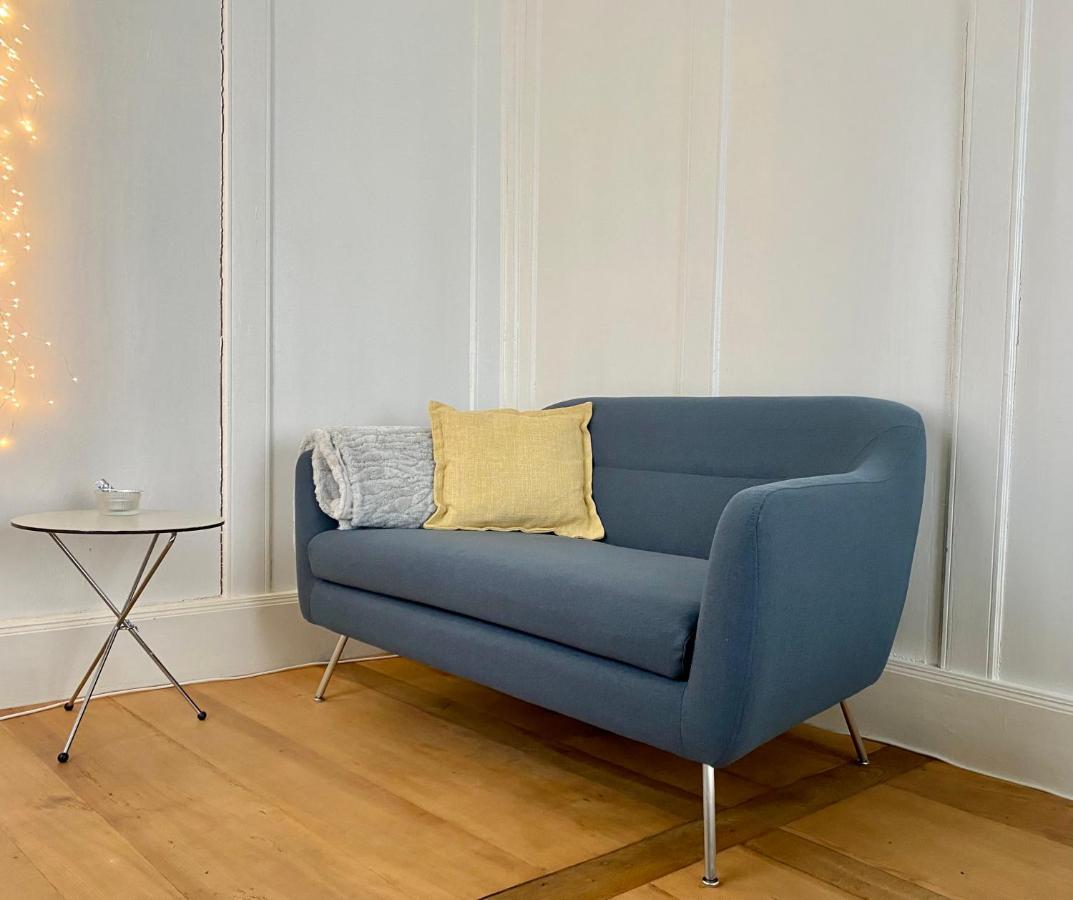 Lovely In A From 18th Century Apartment *